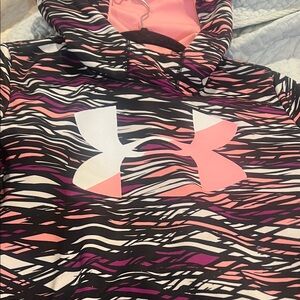 Under Armour Black and Pink Striped Hoodie size x large youth /loose feature